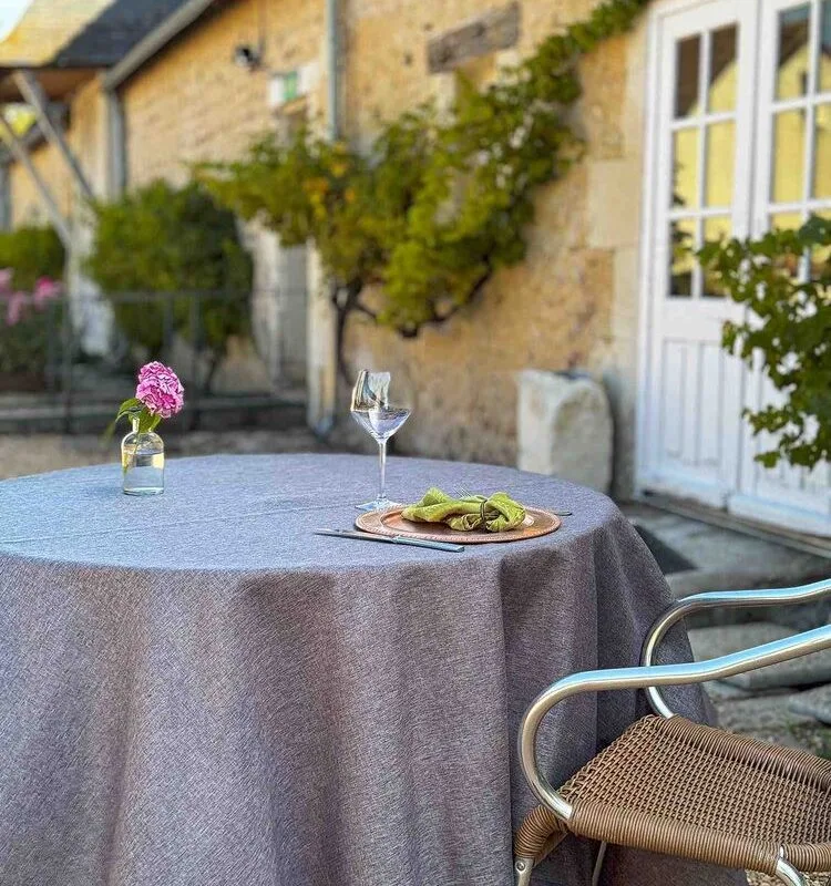 nappe effet lin sur une table dressee