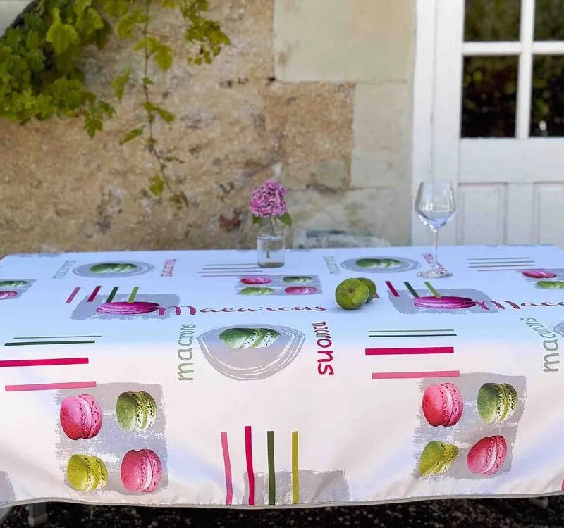 nappe polyester sur mesure Auriane rouge - Sur Mesure Macaron Blanc | Ronde des Nappes