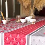  Nappe polyester sur mesure graphique Lustre rouge – motif géométrique rouge et gris