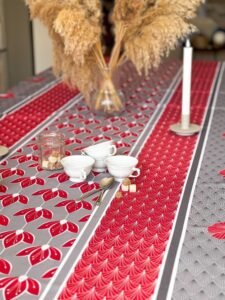  Nappe polyester sur mesure graphique Lustre rouge – motif géométrique rouge et gris
