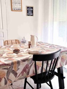 Nappe coton enduit Karma Terracotta – motif feuillage graphique terracotta, brun et safran sur fond beige