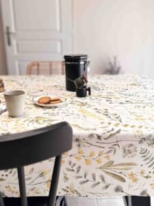 Nappe coton enduit Ulex – motif floral printanier jaune mimosa, vert sauge et lin sur fond beige
