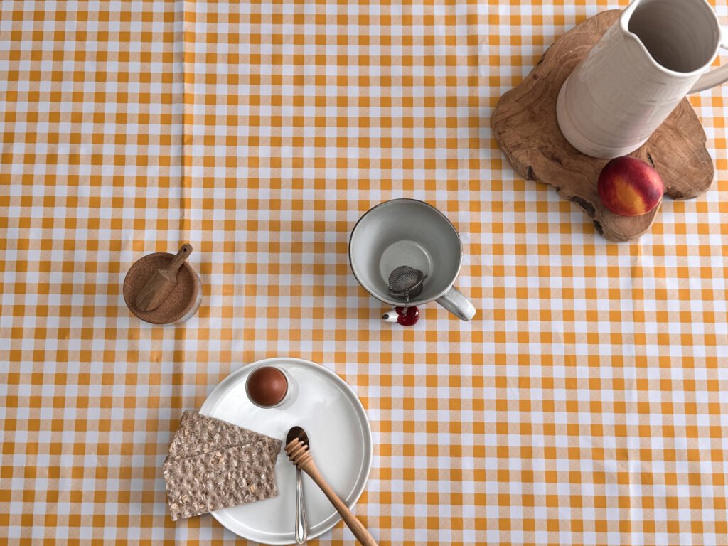 Toile cirée vichy jaune – carreaux jaunes et blancs style bistrot, largeur 140 cm