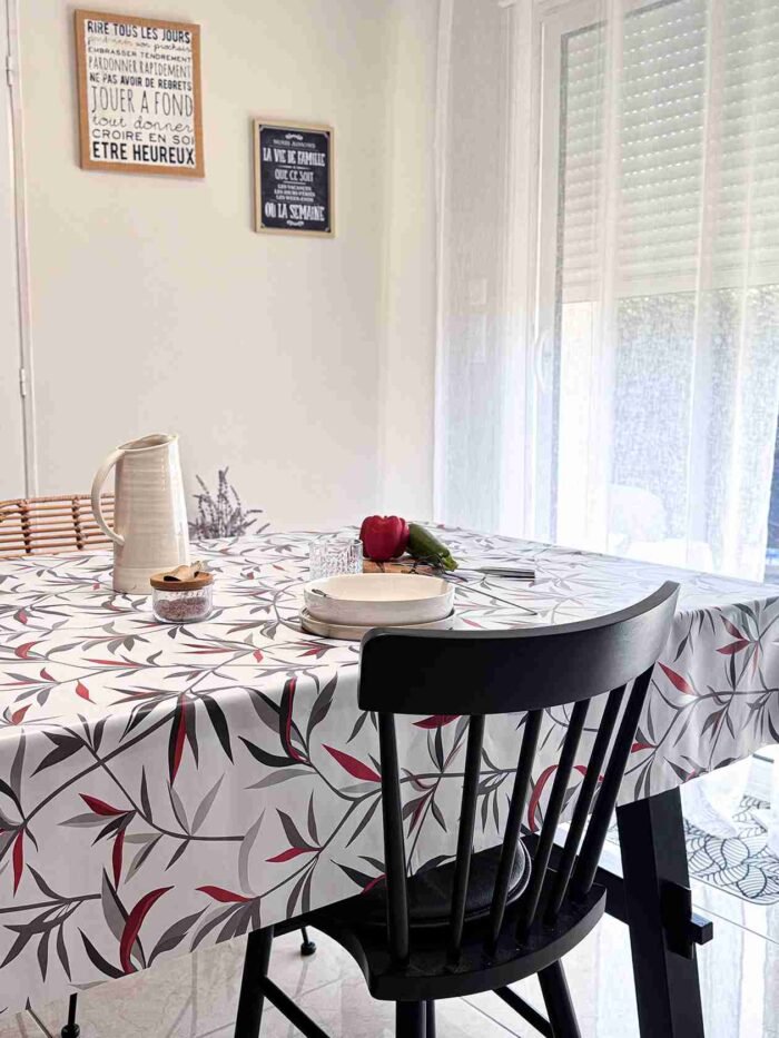 Toile cirée déco Feuillage rouge et noir