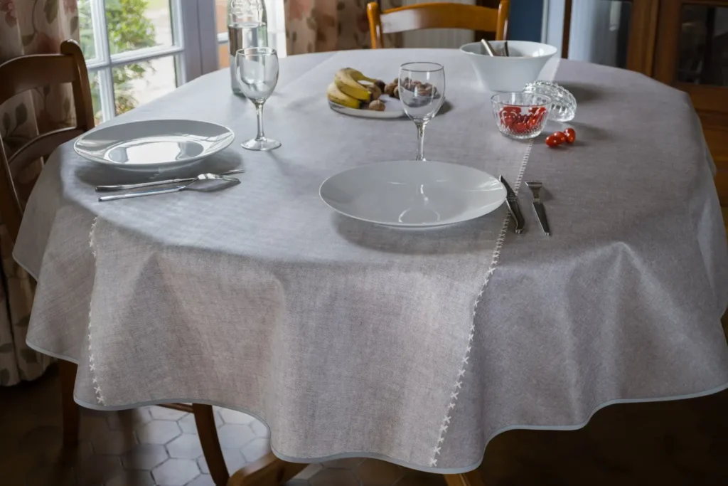 Toile cirée Étoffe Perle 160 cm – motif effet tissé bicolore beige sable et gris perle façon lin naturel, imperméable, vendue au mètre ou sur mesure toutes formes