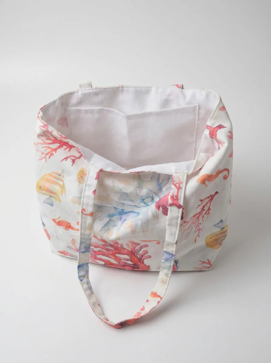 Tote bag artisanal coton enduit Anémone – motif marin coraux et poissons aquarellés, doublure polyester effet lin, anses longues porté épaule