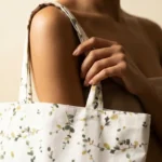 Tote bag artisanal coton enduit imperméable – doublure polyester effet lin, motifs fleuris Ayelen, confection main