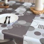 Toile cirée molletonné Zoé Gris – motifs géométriques en camaïeu de gris, OEKO-TEX®, largeur 140 cm