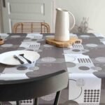 Toile cirée molletonné Zoé Gris – motifs géométriques en camaïeu de gris, OEKO-TEX®, largeur 140 cm