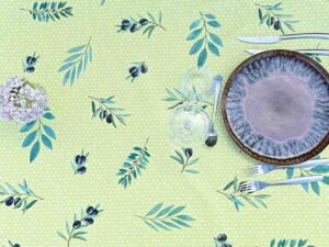 Toile cirée Ampus Vert ronde 160 cm – motif provençal branches d'olivier et olives noires sur fond vert tendre, imperméable et facile d'entretien