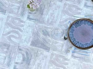 Toile cirée Taloche Beige ronde 160 cm – motif texturé effet taloche en camaïeu beige et gris, finition biais renforcé