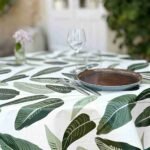 Toile cirée Will Green ronde 160 cm – motif feuillage tropical grandes feuilles vertes sur fond clair, imperméable et souple