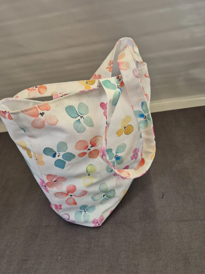 Tote bag artisanal en coton enduit – sacs cabas fleuris et imperméables – Image 3