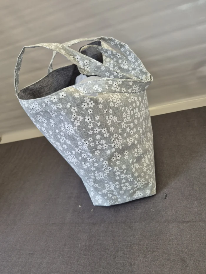 Tote bag artisanal en coton enduit – sacs cabas fleuris et imperméables – Image 4