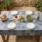 Toile cirée coton molletonné Bleu Fleur 140 cm – bouquets floraux en bleu ardoise sur fond bleu gris chiné