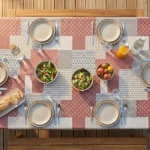 Toile cirée déco Nico 140 cm – patchwork géométrique en vieux rose, gris ardoise et beige lin, vendue au mètre ou sur mesure
