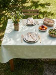 Toile cirée coton molletonné Sophie Vert 160 cm – silhouettes de pissenlit en blanc nacré sur fond vert céladon