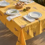 Nappe polyester provençale Saint Paul coloris jaune – motif lavande en semis