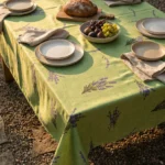Nappe polyester provençale Saint Paul coloris vert – motif lavande en semis