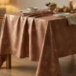 Nappe polyester feuillage doré Taillys coloris moka – semis de feuilles or brillant